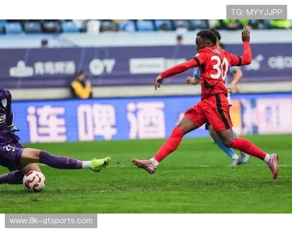 上海海港客场1-0击败大连英博,末轮夺冠实现中超三连冠 上海海港客场1-0击败大连英博,末轮夺冠实现中超三连冠